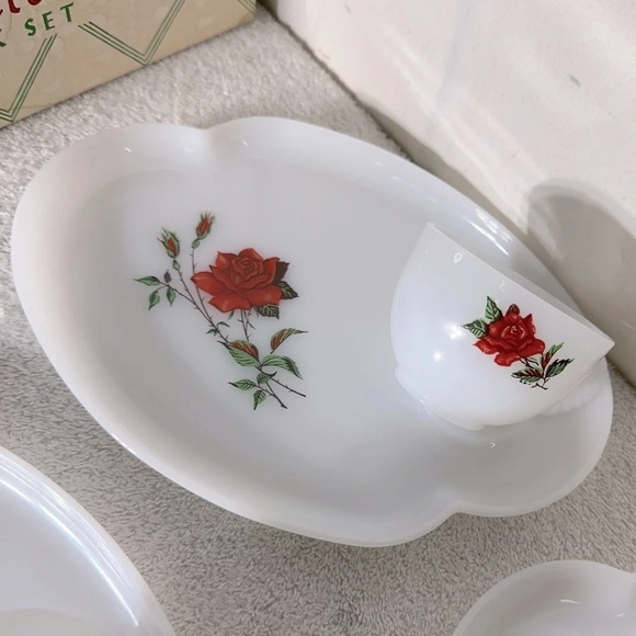 Vintage Rosecrest 8 Piece Snack Tea Set Dura White Floral Red Rose Federal Glass - Picture 3 of 16